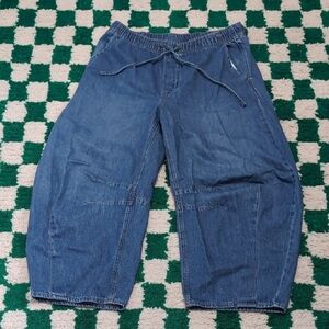 Old Navy Elastic Waist Barrel Jeans Size Medium Petite